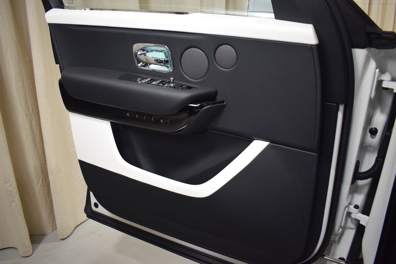 New 2026 Rolls-Royce Cullinan AWD/4WD image 39