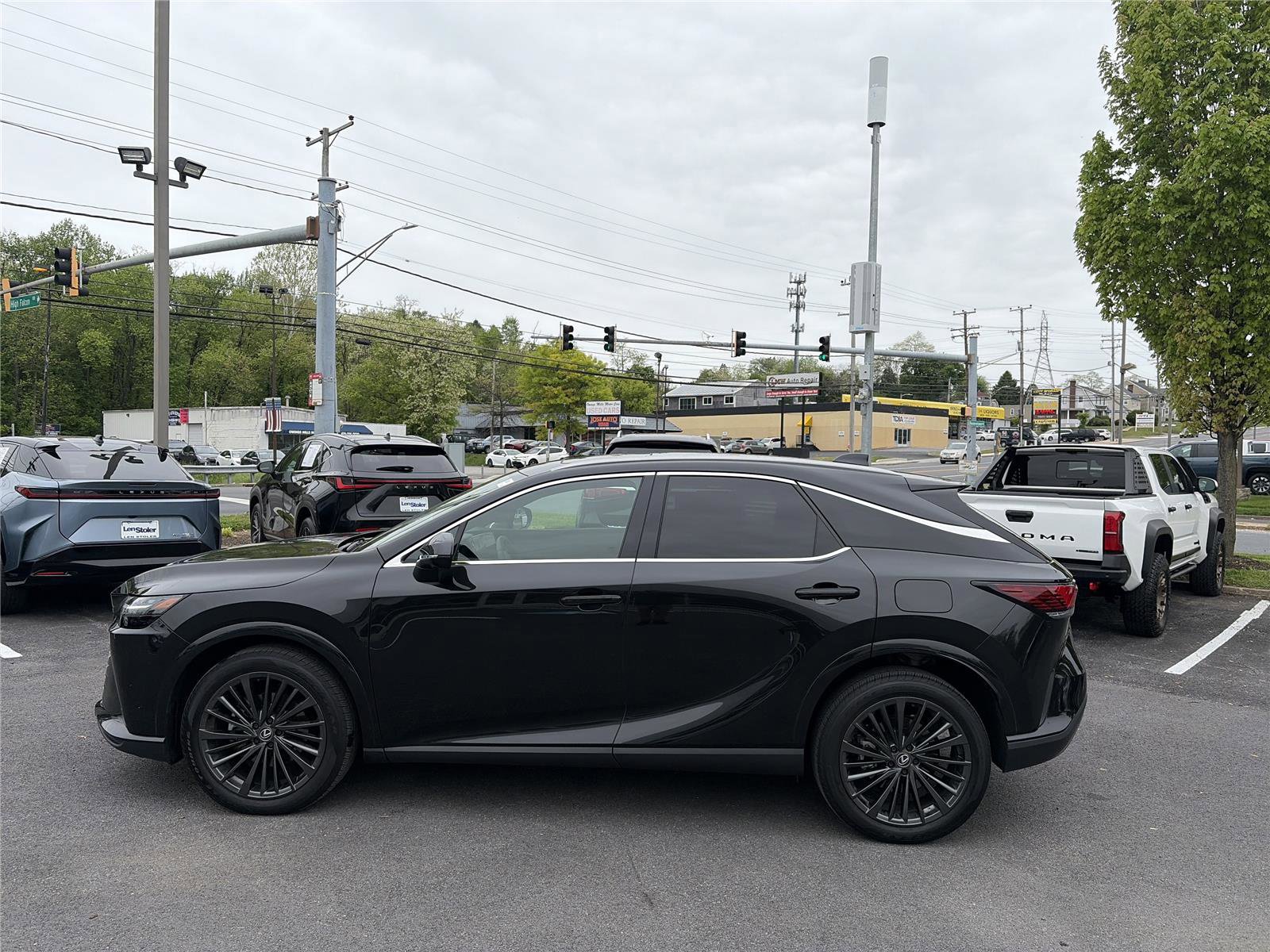 Used 2025 Lexus RX 350 Premium w/ Convenience Package AWD/4WD image 2