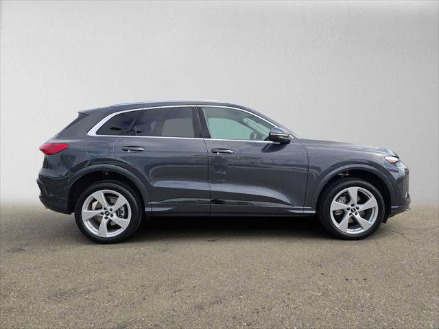 Used 2025 Audi Q5 Premium Plus w/ Premium Plus AWD/4WD image 2