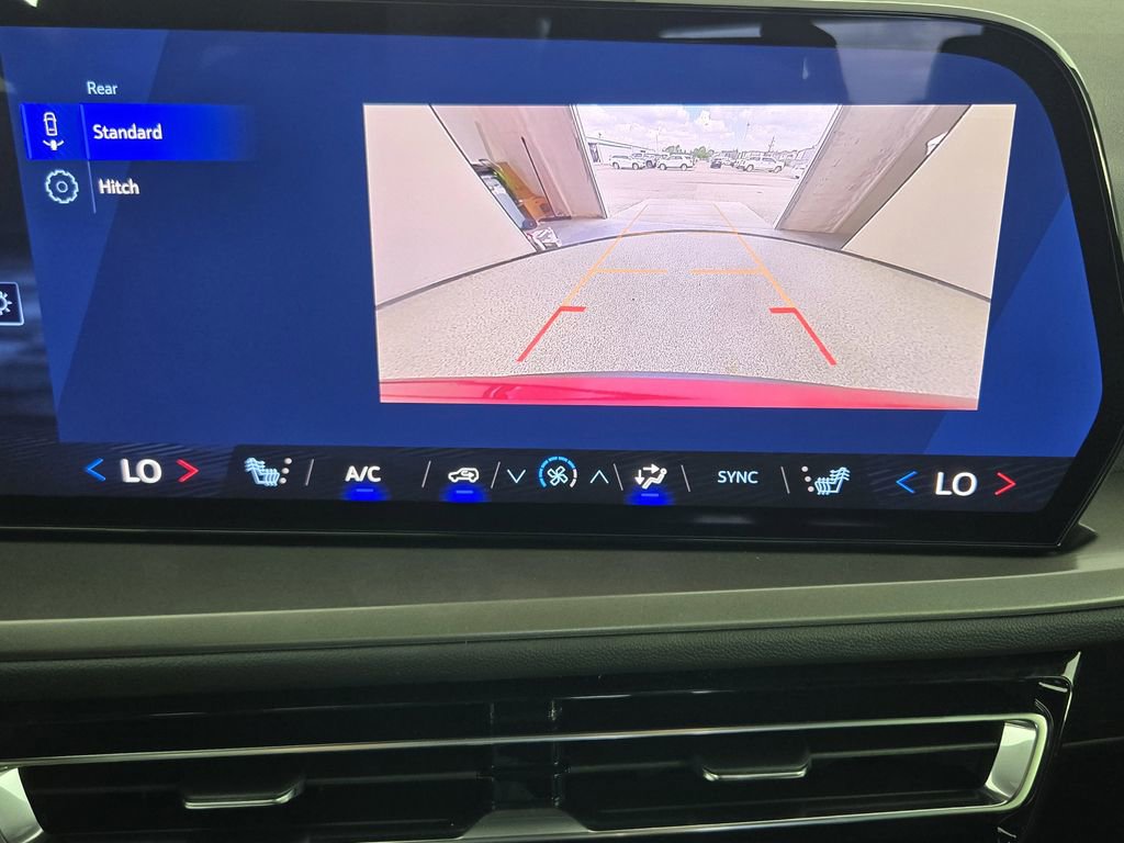 New 2026 Chevrolet Traverse LT w/ Sun and Wheel Package image 18