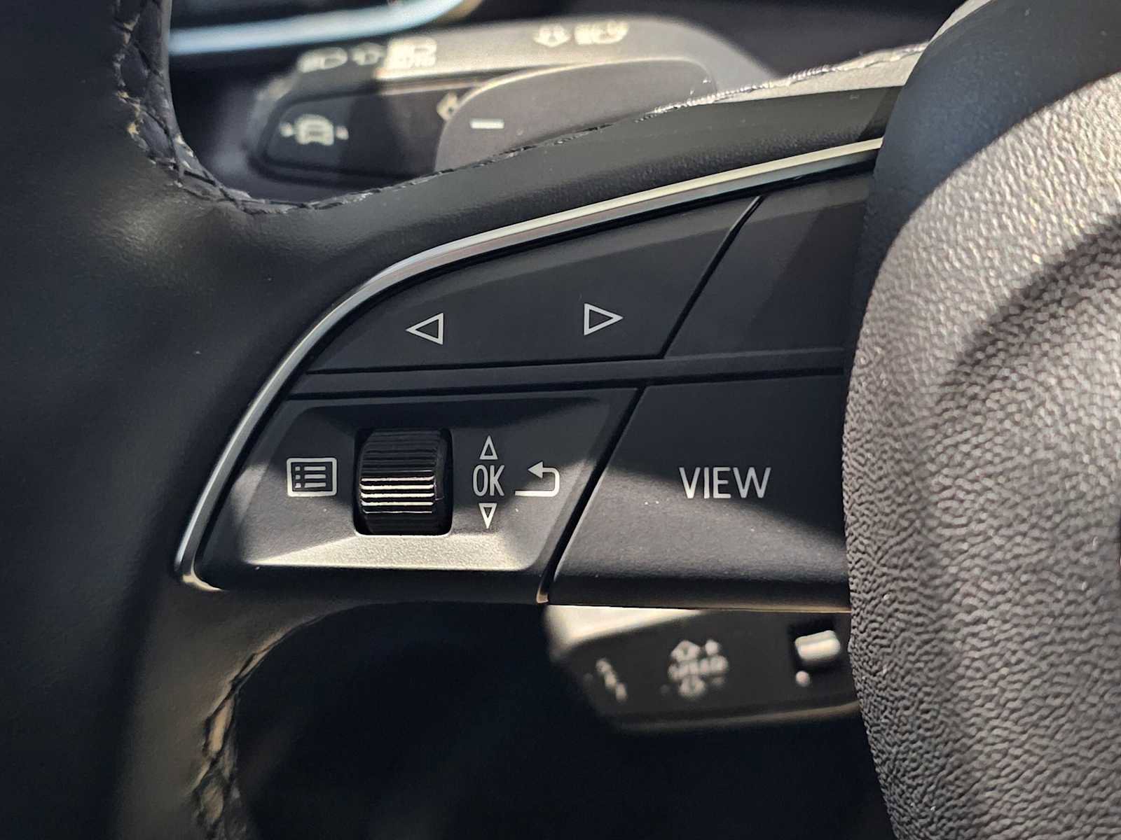 Used 2022 Audi Q5 e Premium Plus w/ Premium Plus Package image 27