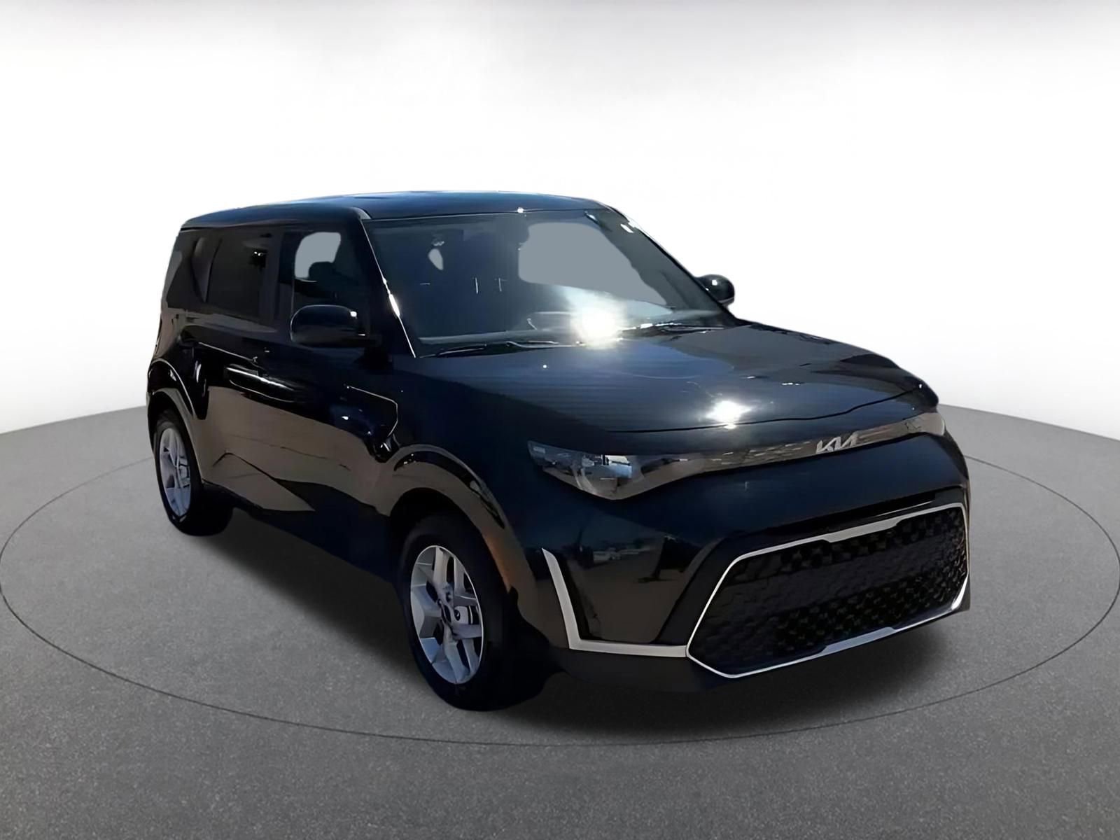 Used 2025 Kia Soul LX w/ LX Technology Package image 4