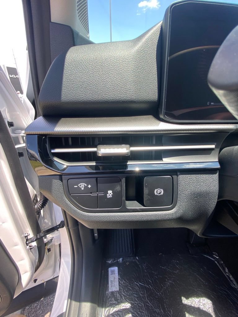 New 2026 Kia Sportage LX FWD image 13