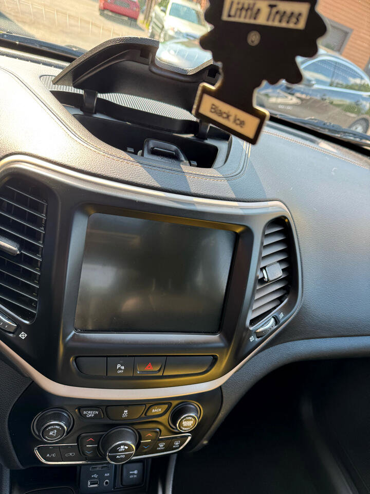 Used 2018 Jeep Cherokee Limited w/ High Altitude Package image 11