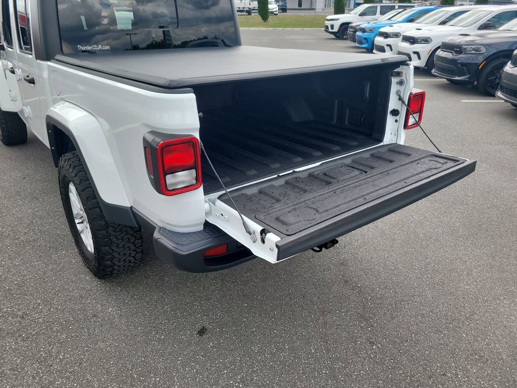 Used 2023 Jeep Gladiator Sport image 7