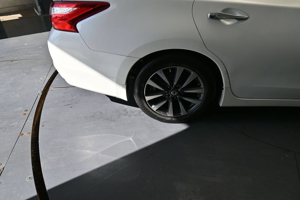 Used 2016 Nissan Altima 2.5 SL w/ 2.5 Technology Package FWD image 19