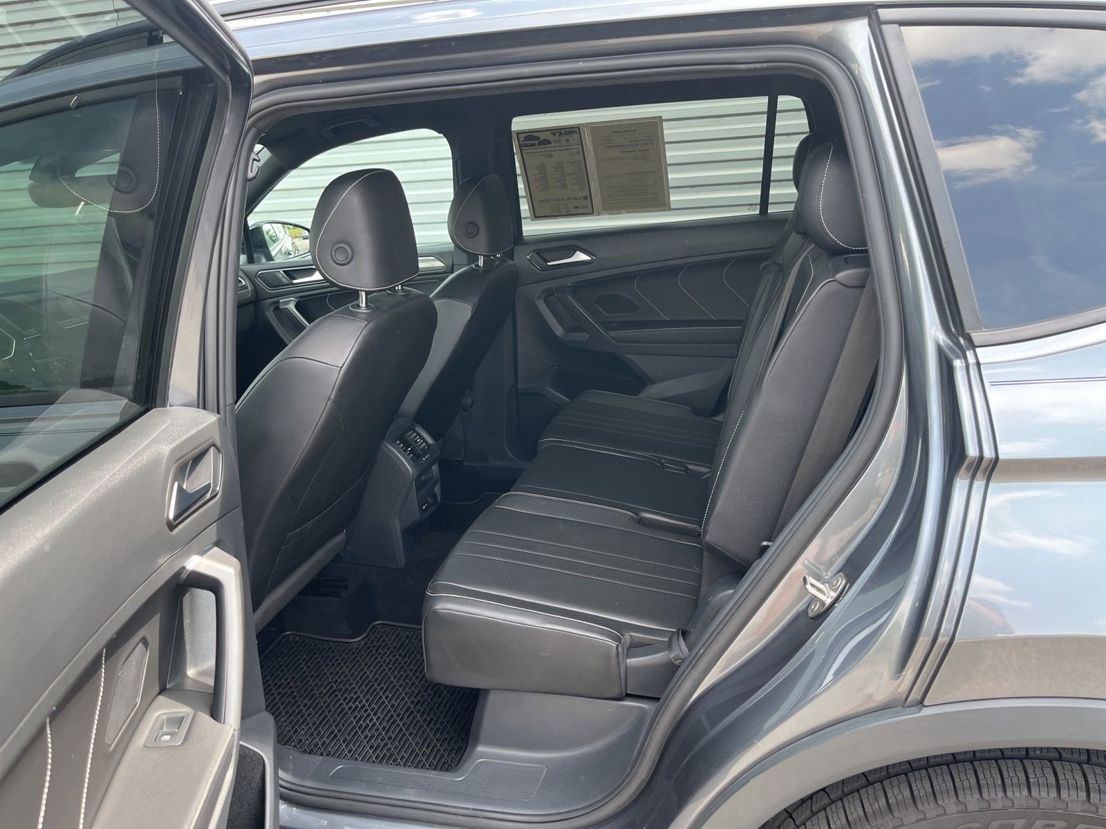 Used 2022 Volkswagen Tiguan SE R-Line FWD image 28