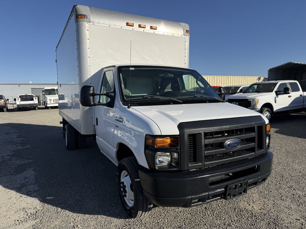 Used 2013 Ford E-450 and Econoline 450 Super Duty RWD image 3