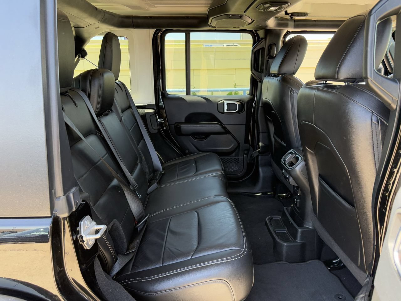 Used 2018 Jeep Wrangler Unlimited Sahara w/ Uconnect 4C Nav & Sound Group AWD/4WD image 30