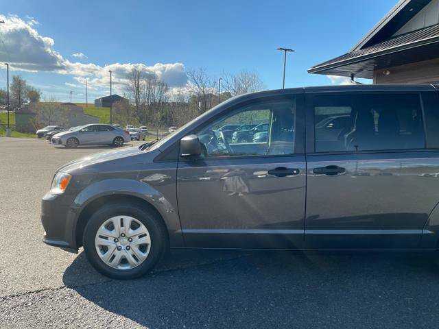 Used 2019 Dodge Grand Caravan SE w/ UConnect Hands-Free Group FWD image 2