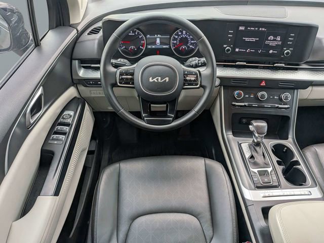 Used 2022 Kia Carnival LX FWD image 16