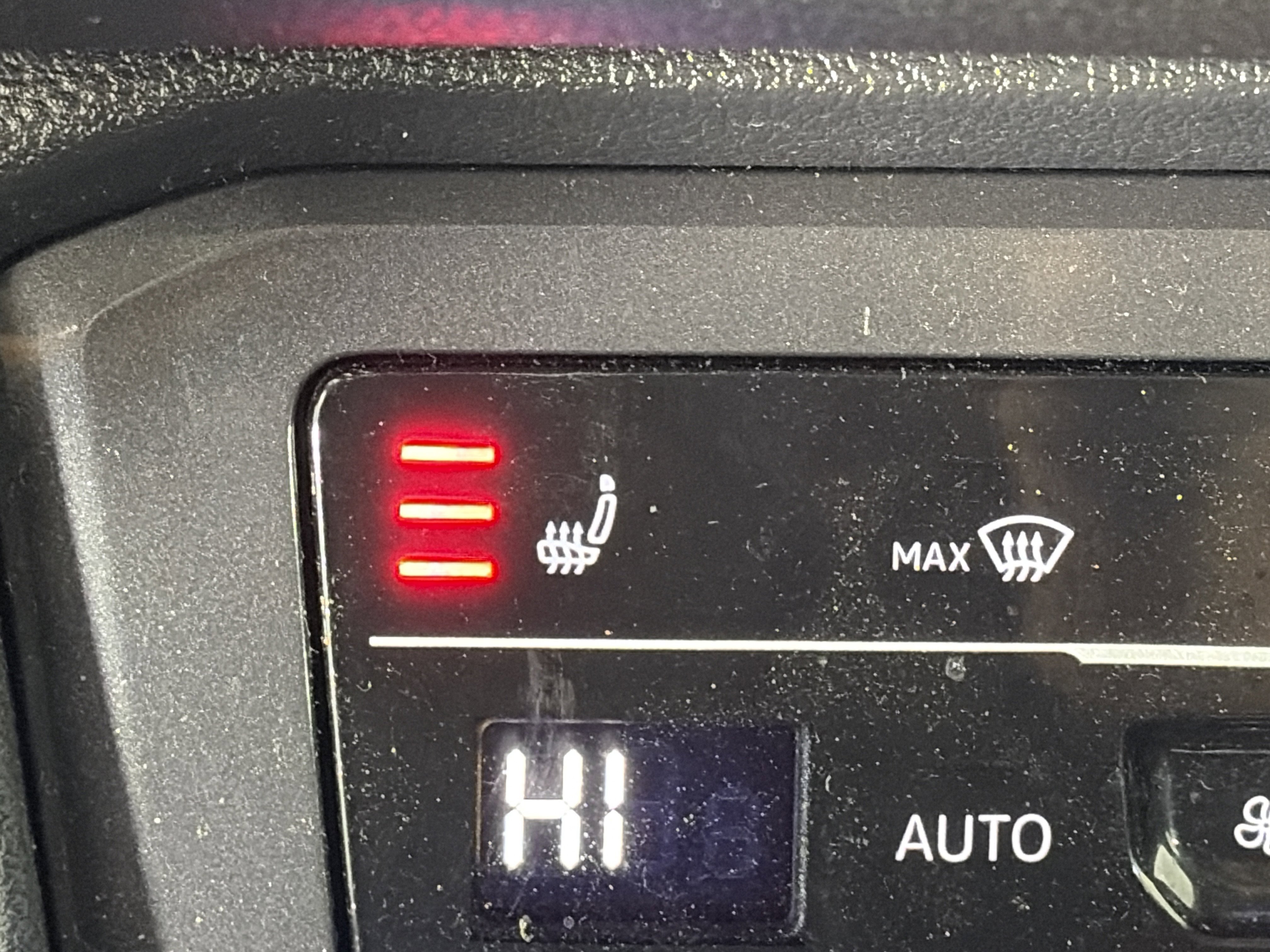 Used 2022 Volkswagen Tiguan SE image 22