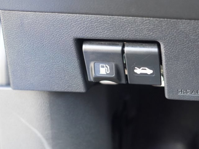 Used 2021 Nissan Versa S FWD image 13