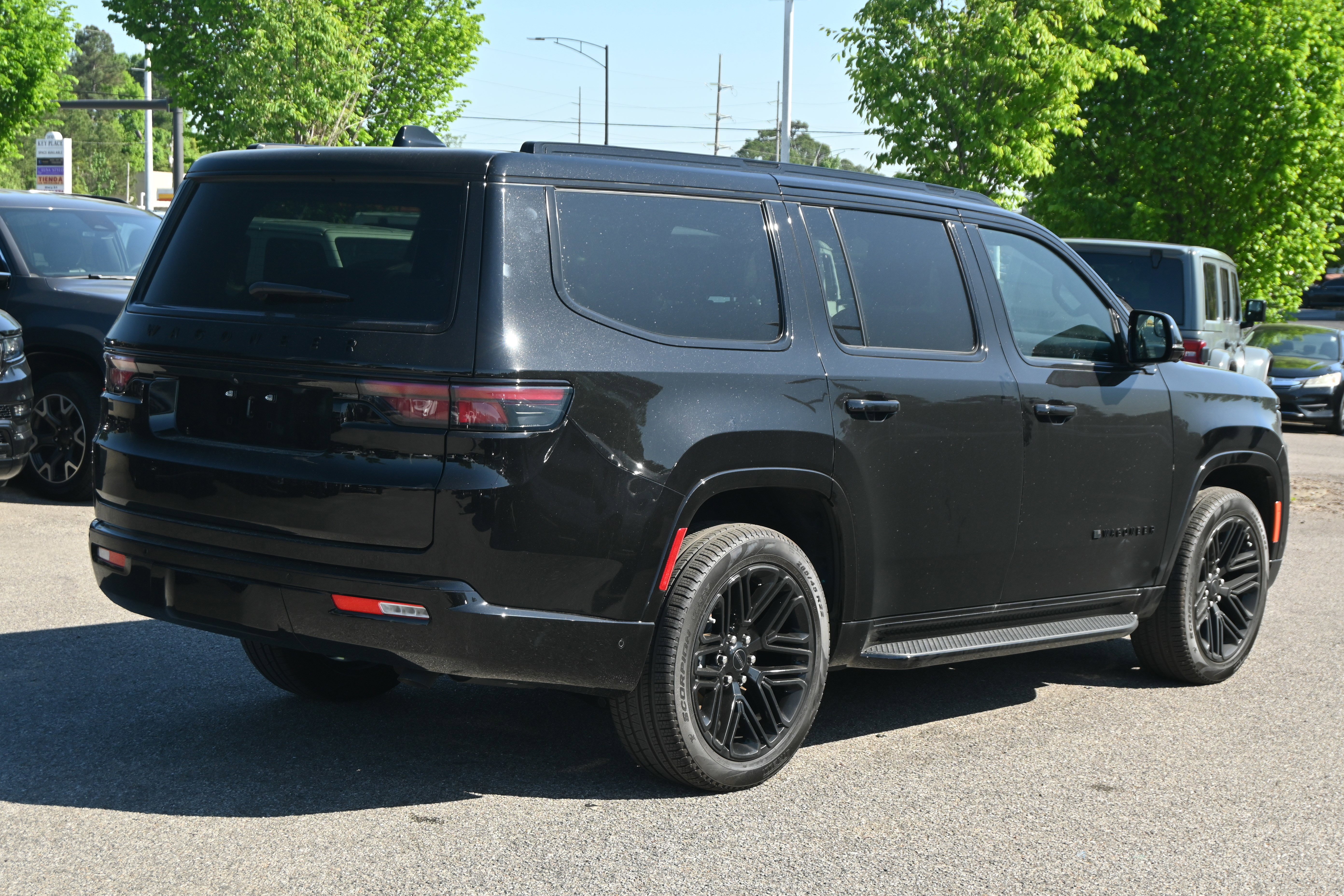 Used 2025 Jeep Wagoneer Series II w/ Convenience Group I image 15