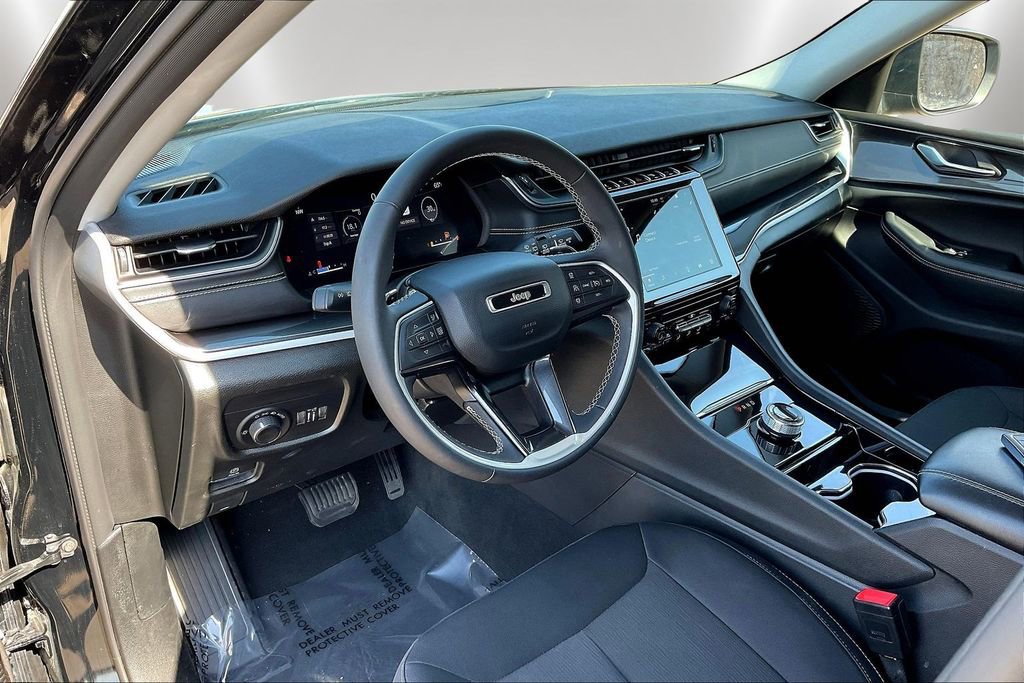 Used 2023 Jeep Grand Cherokee Laredo w/ Trailer Tow Prep Group (B) image 17