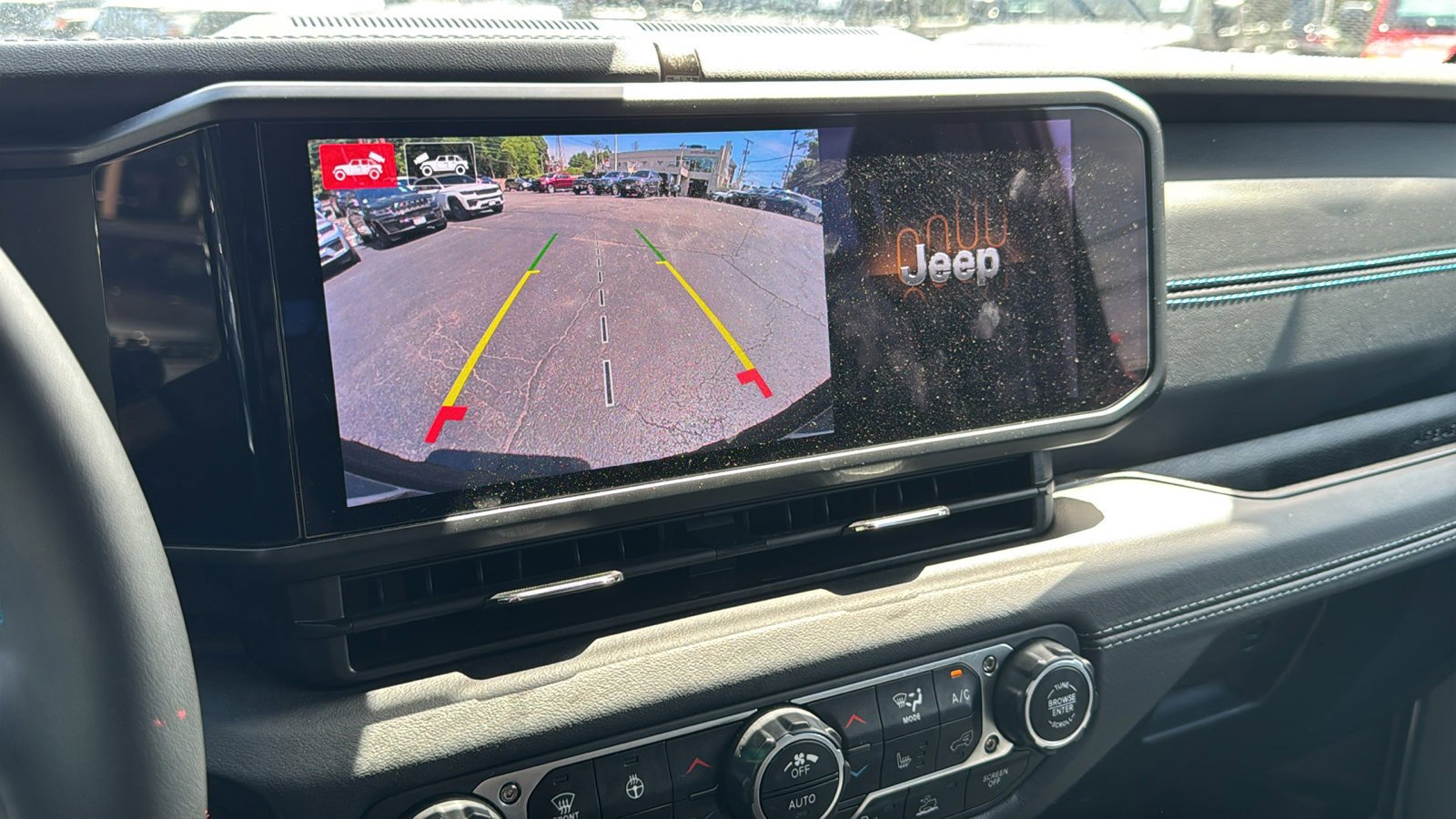 Used 2024 Jeep Wrangler High Altitude AWD/4WD image 32