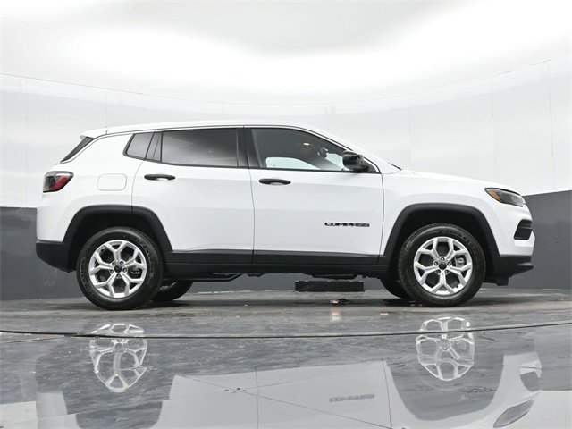 Used 2025 Jeep Compass Sport image 39