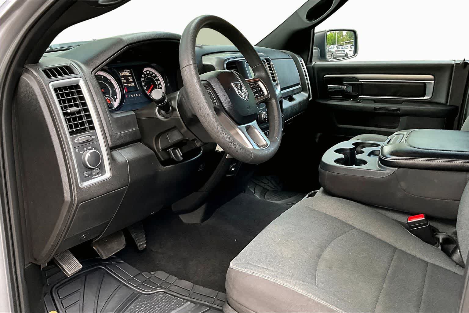 Used 2024 RAM 1500 Warlock RWD image 16