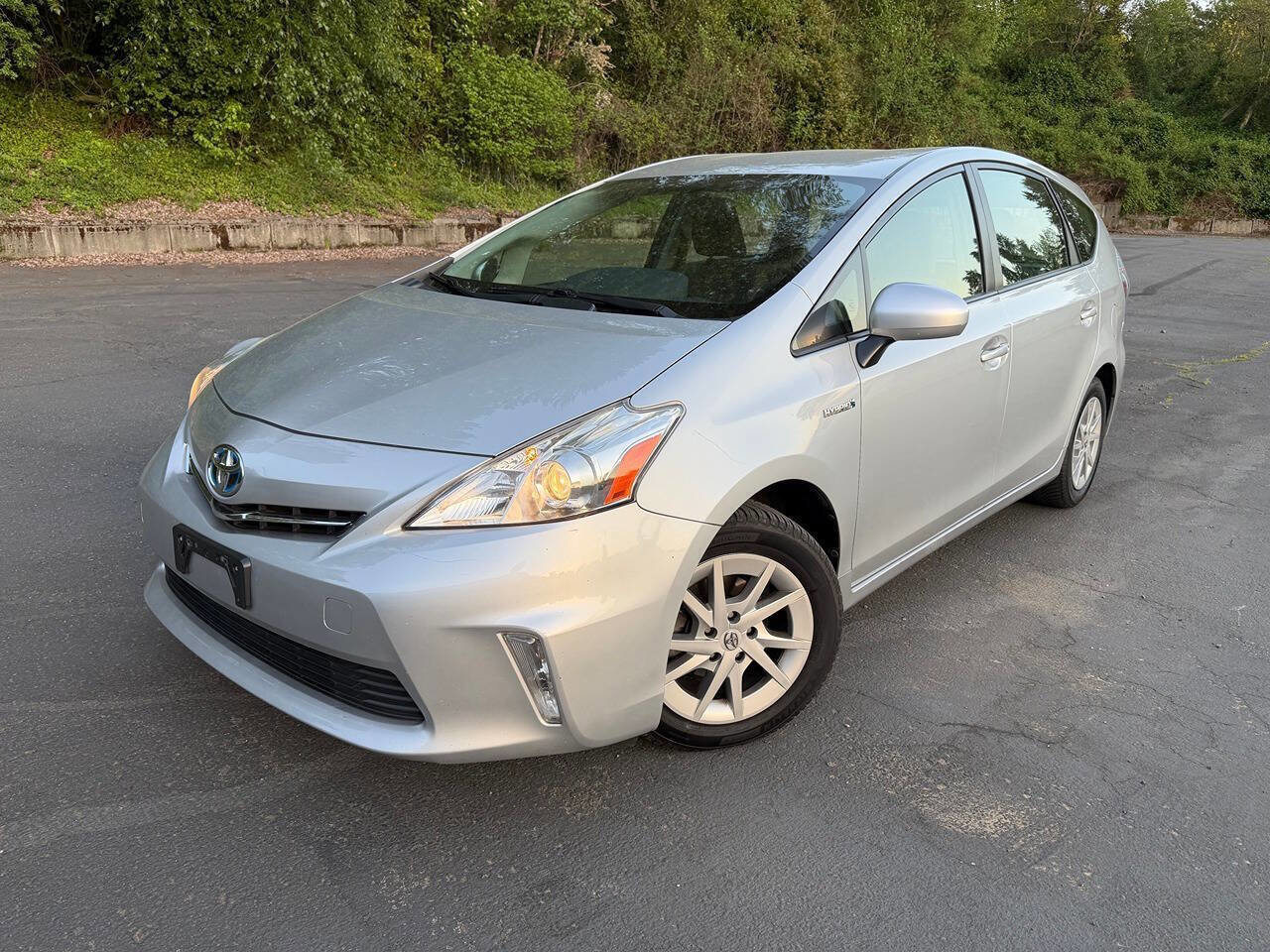 Used 2014 Toyota Prius V Three FWD image 2