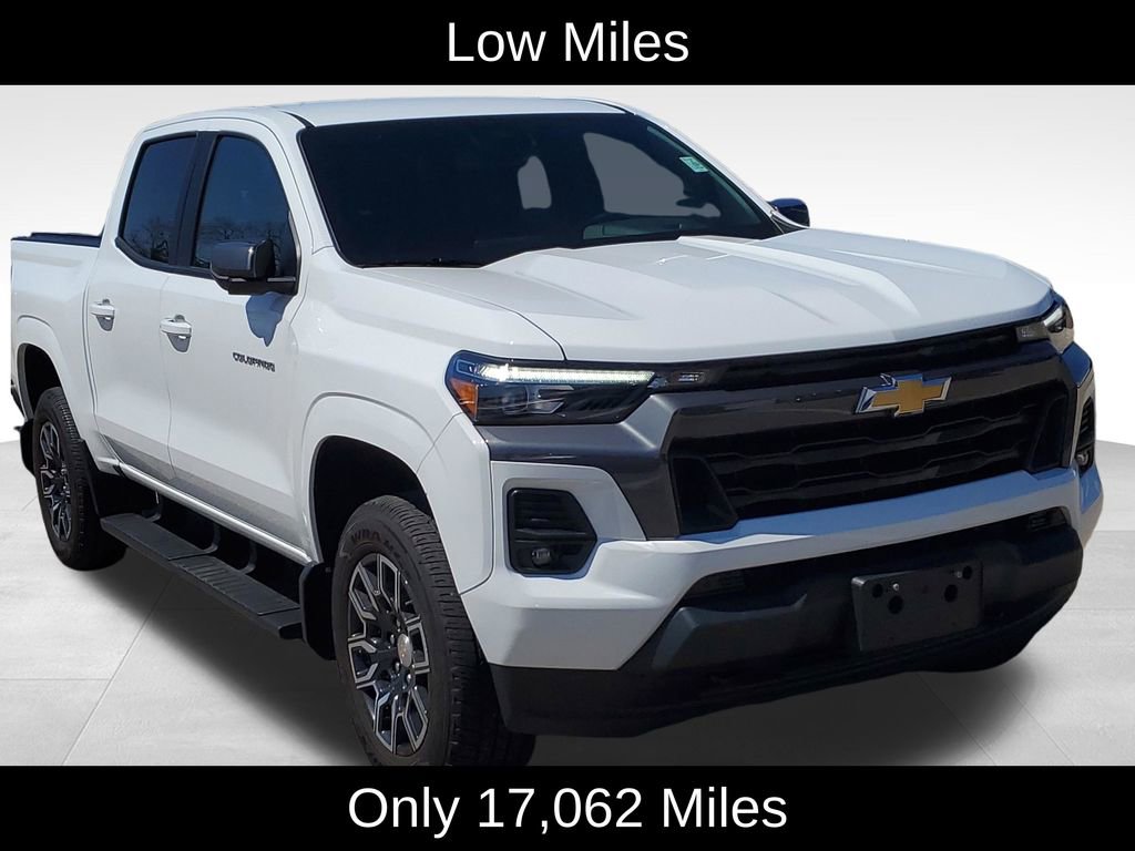 Used 2023 Chevrolet Colorado LT w/ LT Convenience Package III image 2