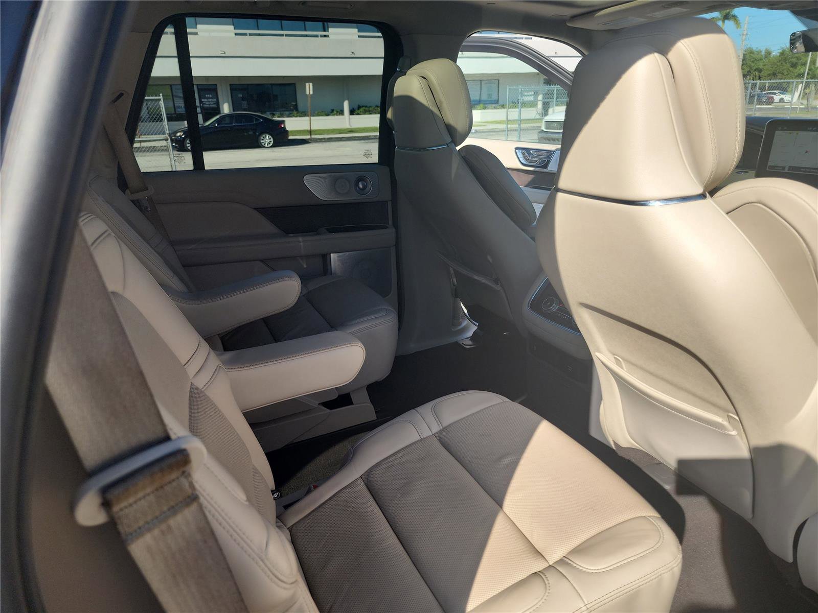 Used 2020 Lincoln Navigator Reserve w/ Luxury Package image 27