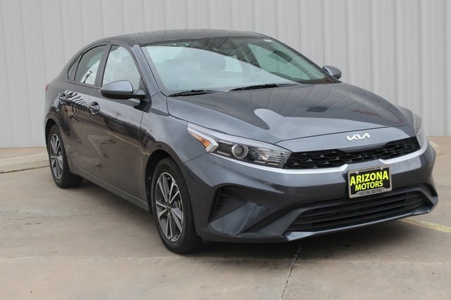Used 2023 Kia Forte LXS image 4