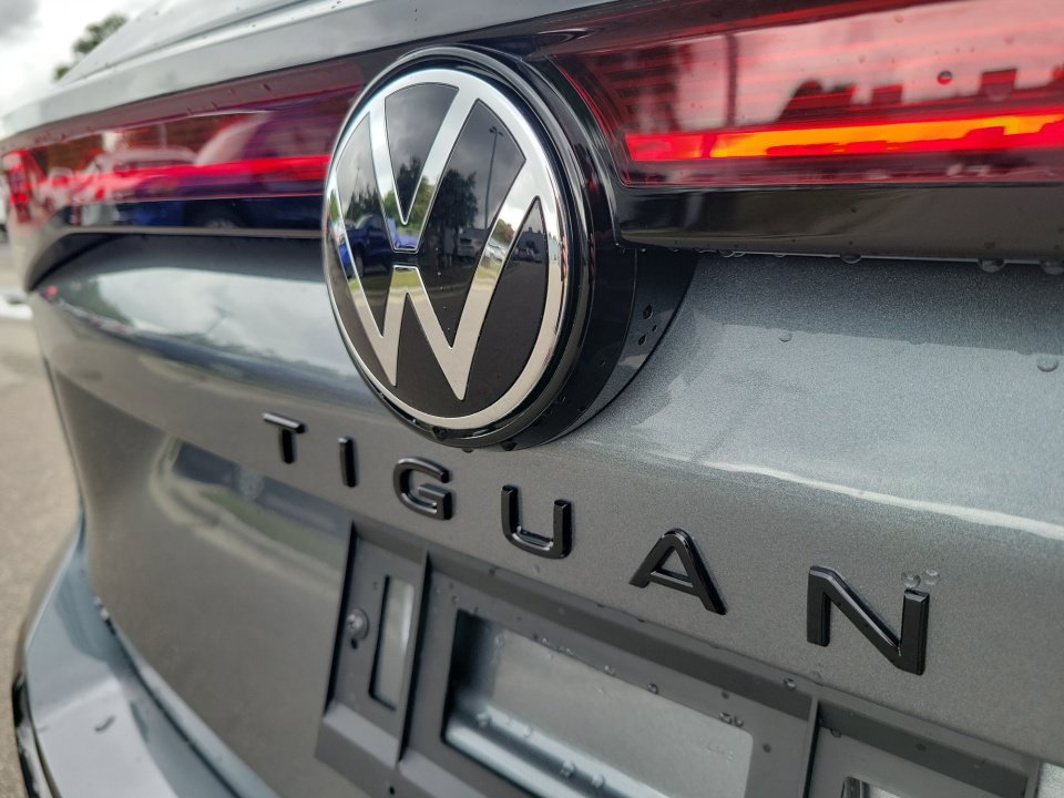 New 2026 Volkswagen Tiguan SE R-Line AWD/4WD image 13