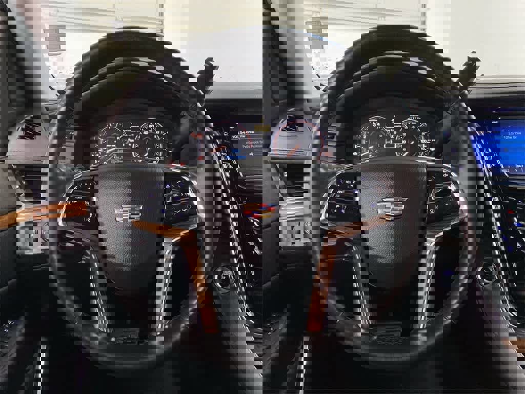 Used 2015 Cadillac Escalade Luxury image 19