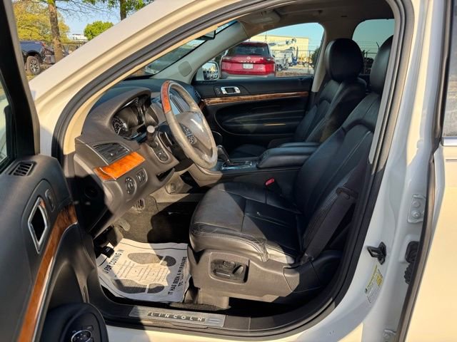 Used 2013 Lincoln MKT FWD image 16