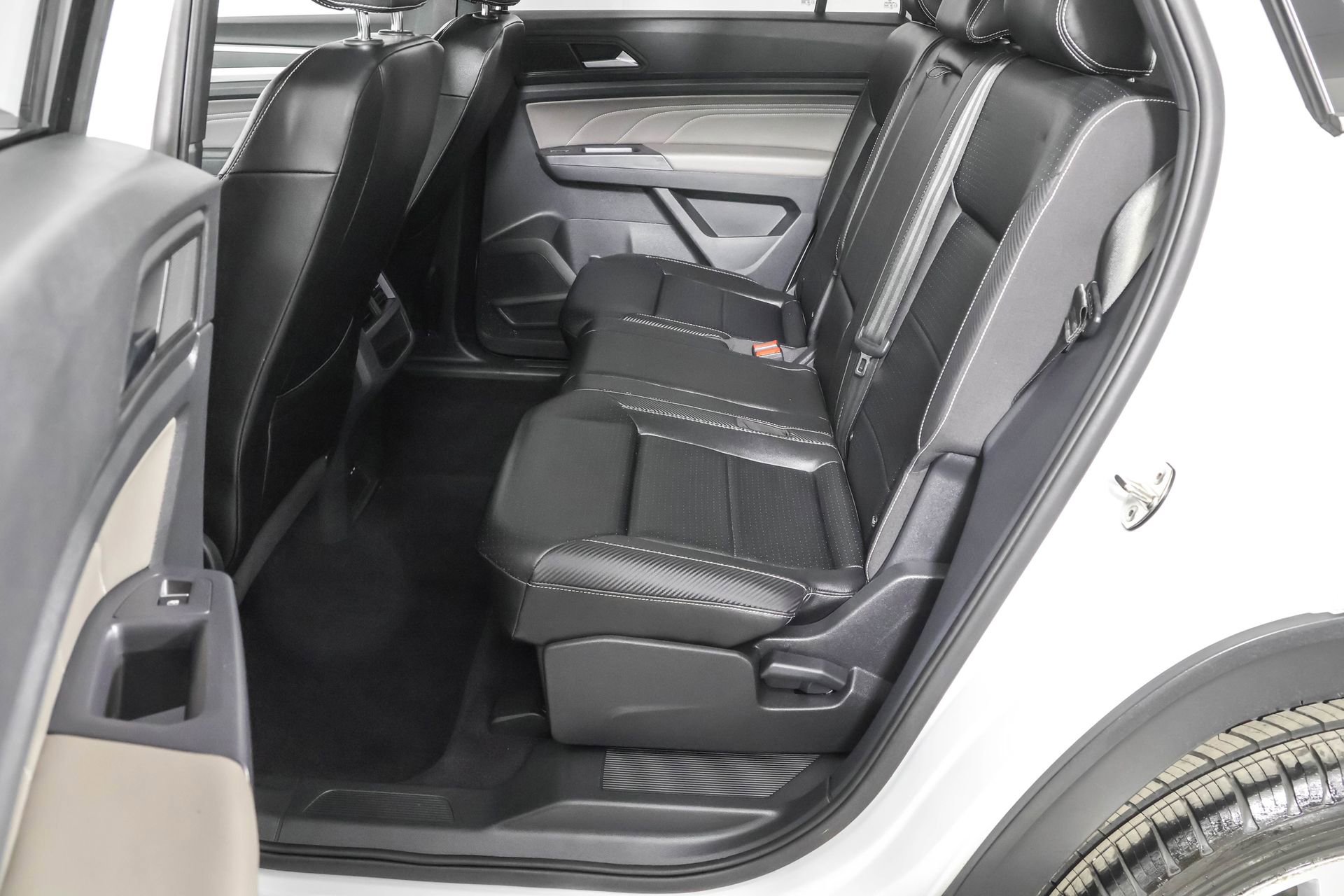 Used 2021 Volkswagen Atlas Cross Sport SEL image 35