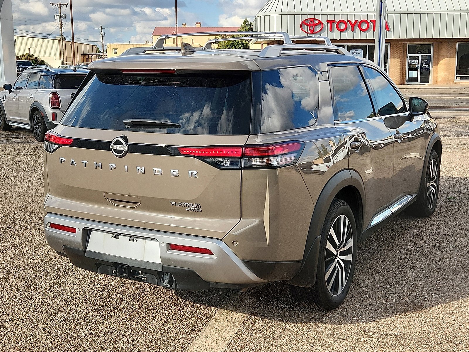 Used 2024 Nissan Pathfinder Platinum image 4