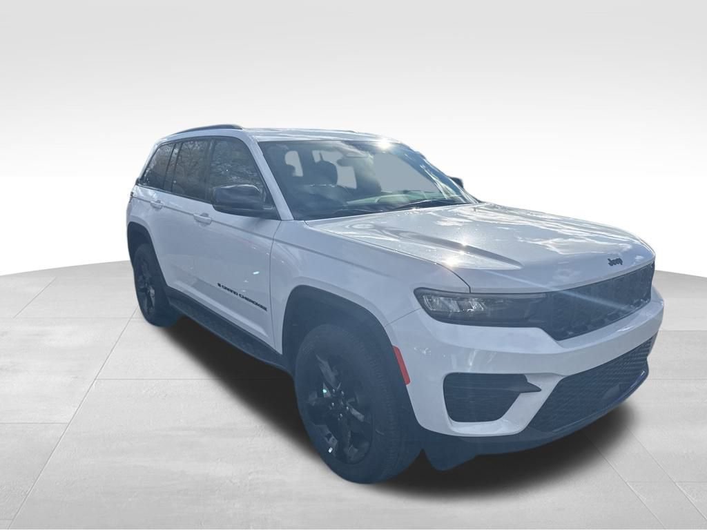 New 2025 Jeep Grand Cherokee Altitude image 8