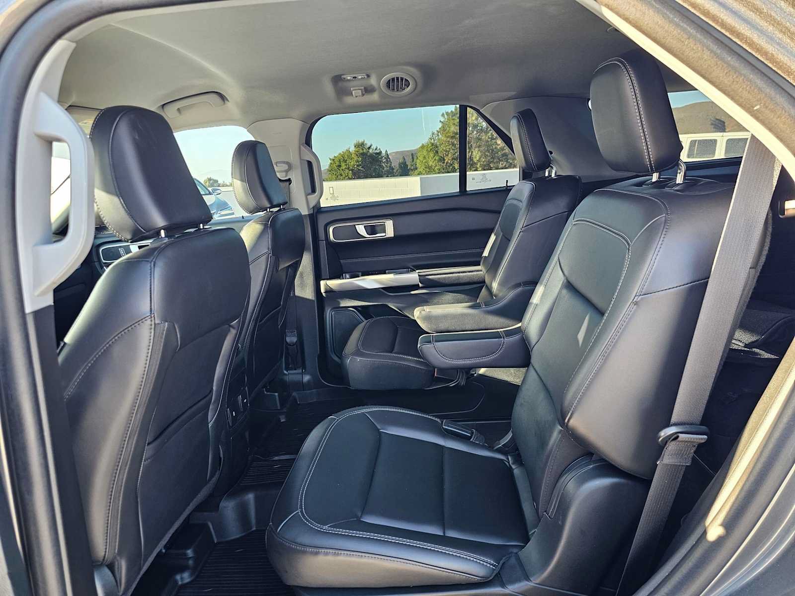 Used 2023 Ford Explorer XLT w/ Equipment Group 202A RWD image 18