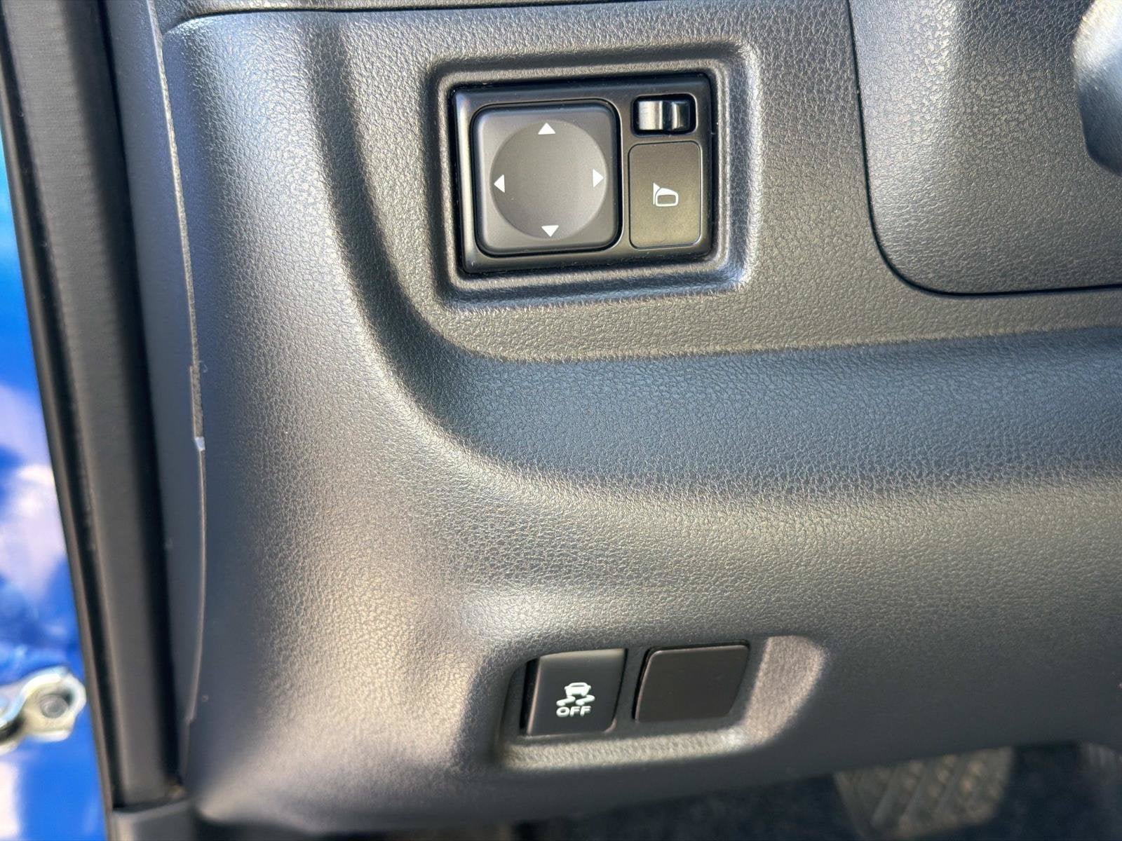 Used 2015 Nissan Versa Note SV FWD image 11