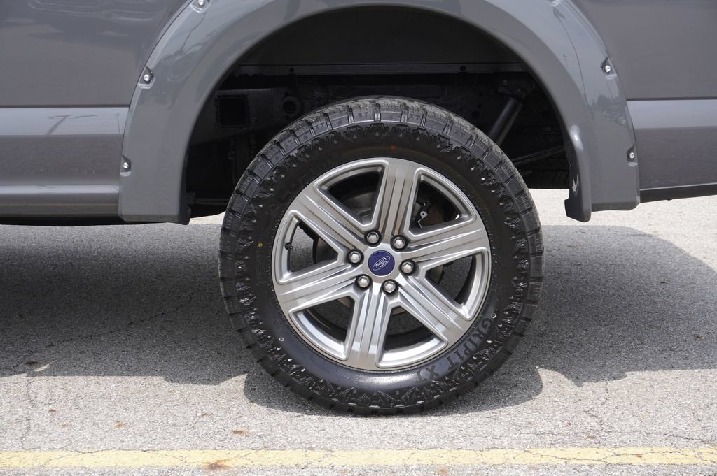Used 2018 Ford F150 XLT w/ Equipment Group 302A Luxury AWD/4WD image 11
