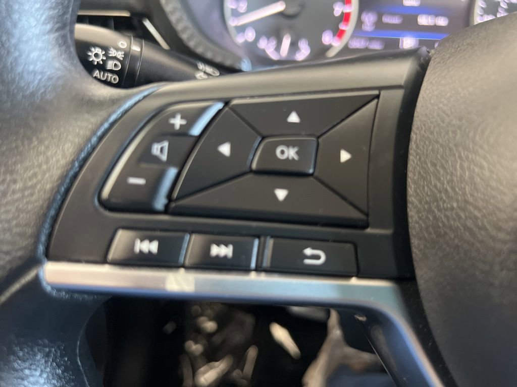 Used 2025 Nissan Sentra SV image 32