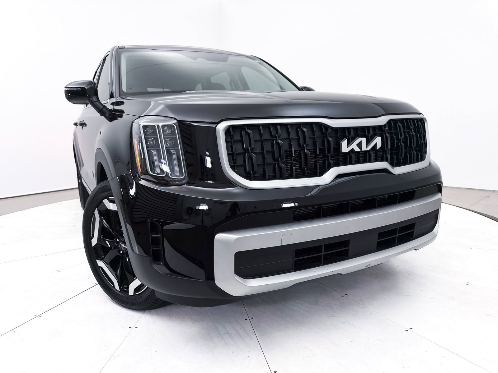 Certified 2024 Kia Telluride EX w/ EX Captain's Chair Package image 7