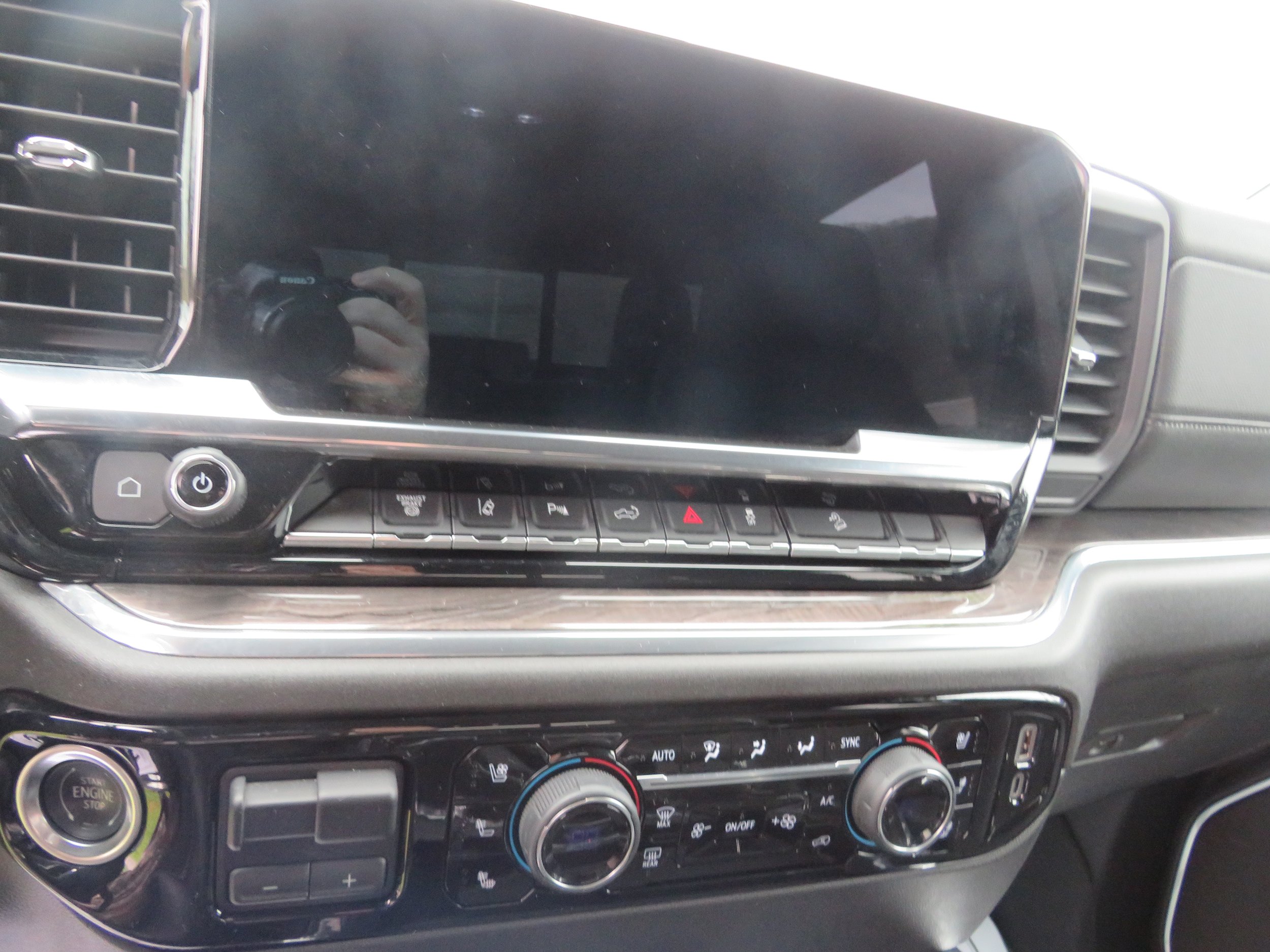 Used 2024 Chevrolet Silverado 2500 LTZ w/ LTZ Convenience Package AWD/4WD image 14