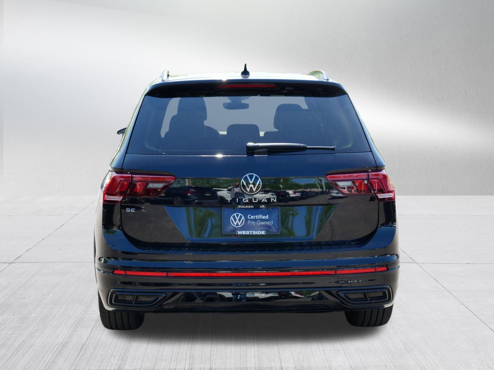 Certified 2024 Volkswagen Tiguan SE R-Line FWD image 6