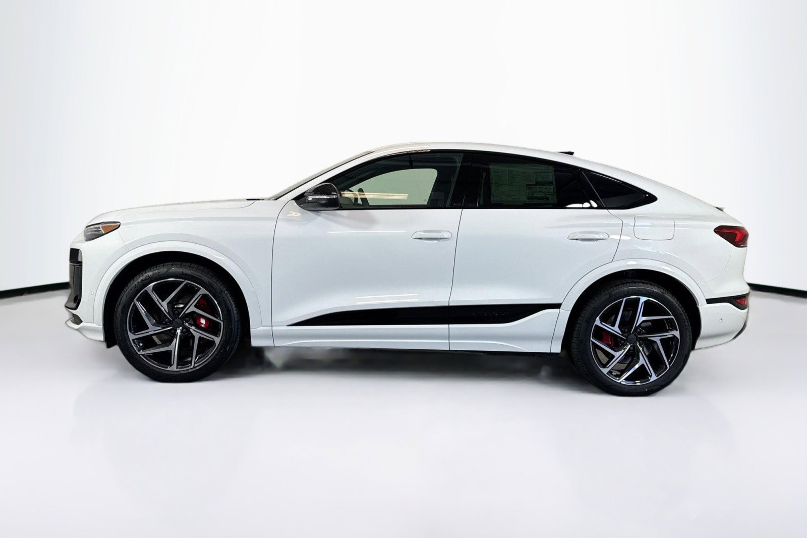 New 2027 Audi SQ6 e-tron Premium Plus AWD/4WD image 8