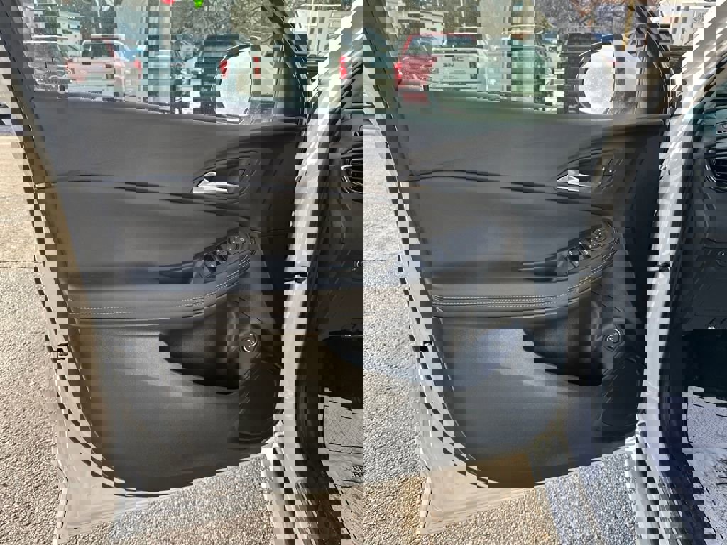 Used 2022 Buick Encore GX Select w/ Sport Touring Package image 9