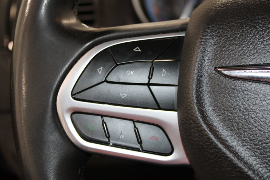 Used 2023 Chrysler 300 Touring AWD/4WD image 42