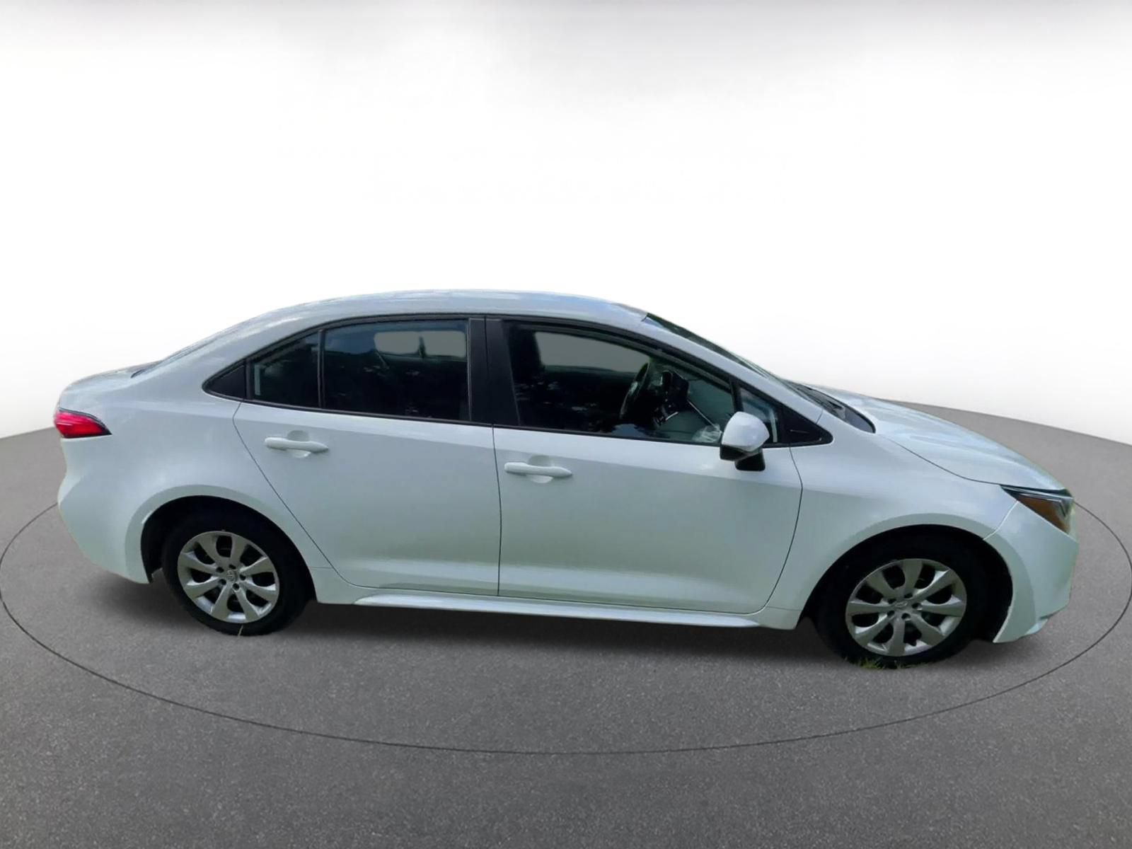 Used 2025 Toyota Corolla LE FWD image 15