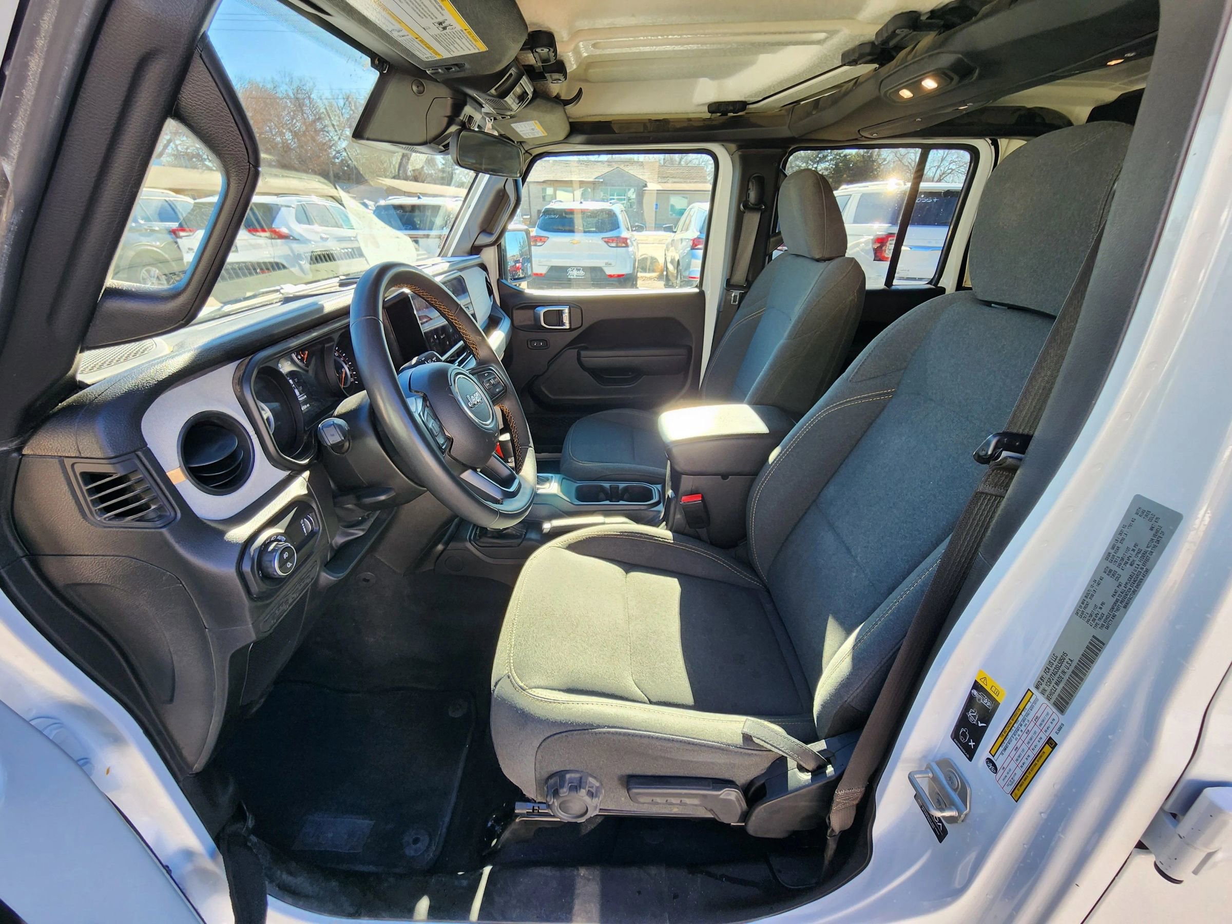 Used 2025 Jeep Gladiator Sport image 15