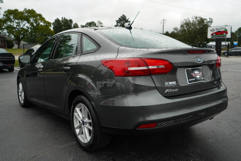 Used 2018 Ford Focus SE FWD image 3