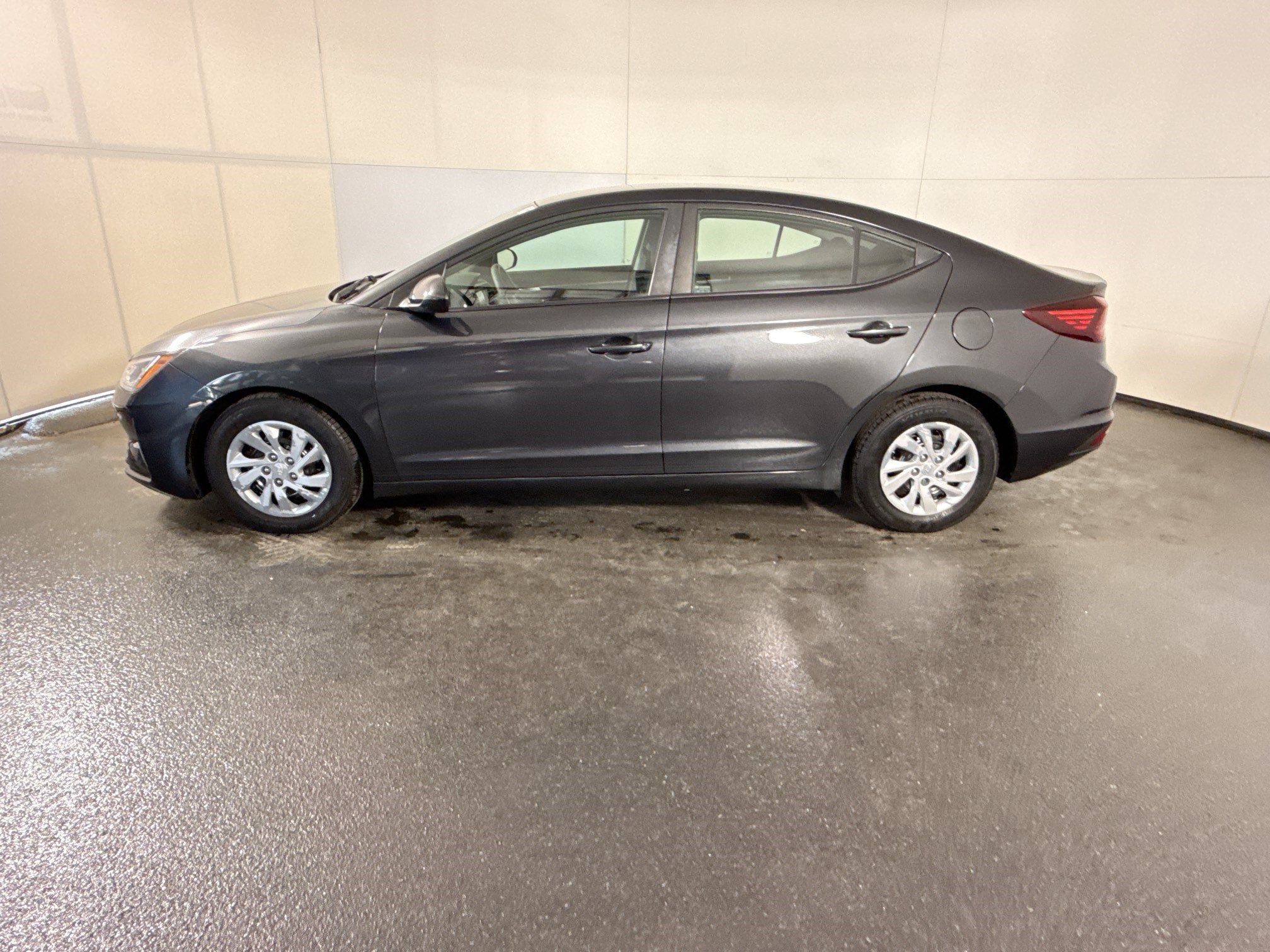 Used 2020 Hyundai Elantra SE w/ Cargo Package (C1) FWD image 6