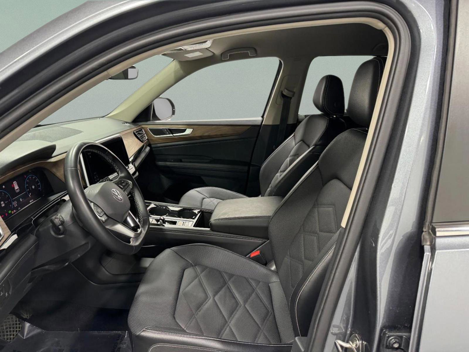 Used 2024 Volkswagen Atlas SE image 28