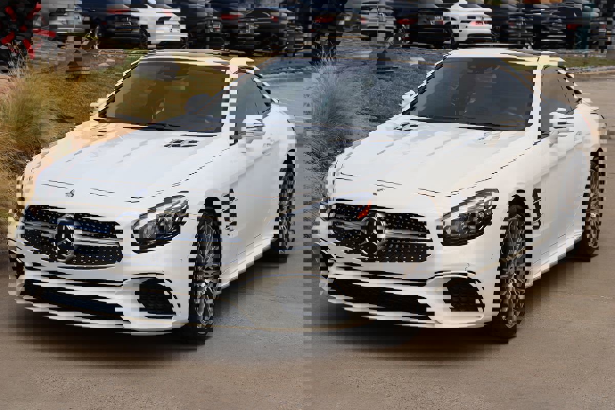 Used 2017 Mercedes-Benz SL 550 w/ Driver Assistance Package image 4