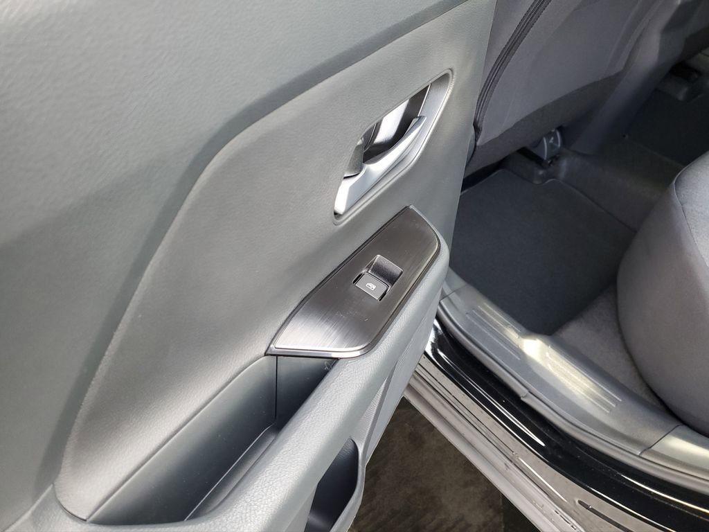 Used 2025 Nissan Kicks SV image 8