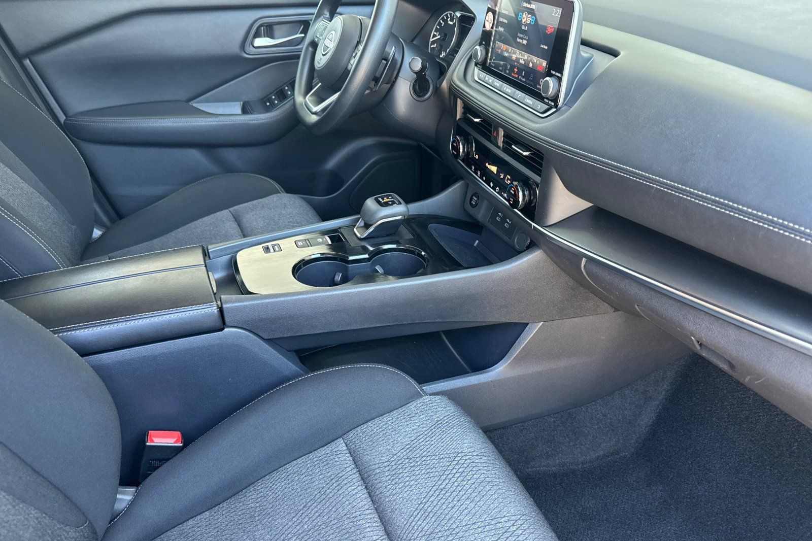 Used 2024 Nissan Rogue SV FWD image 17